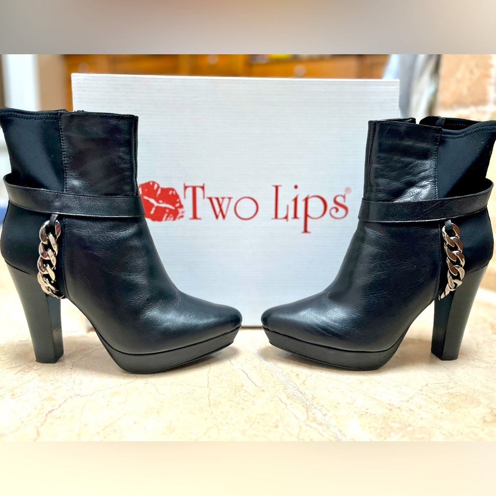 Two Lips Bootie- Hidden Chain Detail in size 8 in great condition